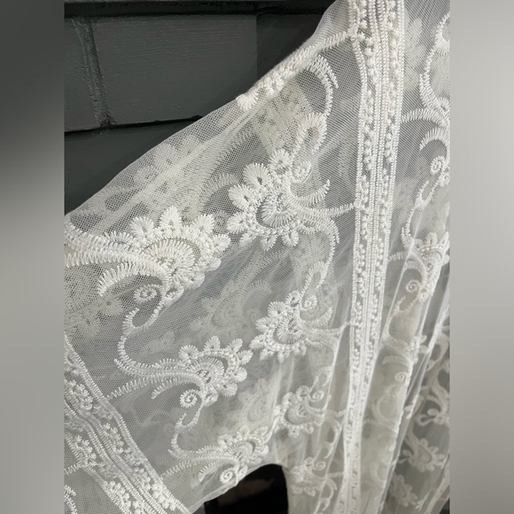 Francesca’s Ivory Lace Fringe Kimono Cover-Up - One Size - Picture 3 of 4